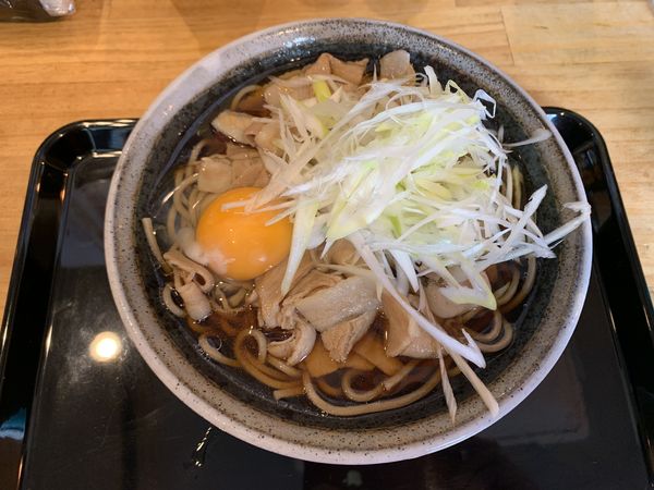 「肉そば(500円)+卵(50円)」@立喰い肉そば・肉うどん のじろうの写真