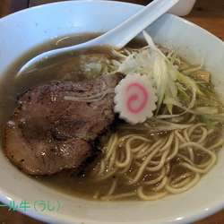 濃厚豚骨にぼしらーめん(900円)