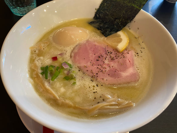 「味玉純鶏白湯ソバ」@らーめん コットンポットの写真