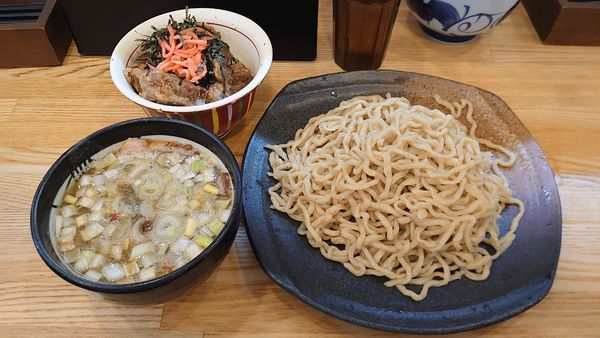 「つけそば （中盛） 860円 + 豚ばらごはん 350円」@中華そば専門 とんちぼの写真