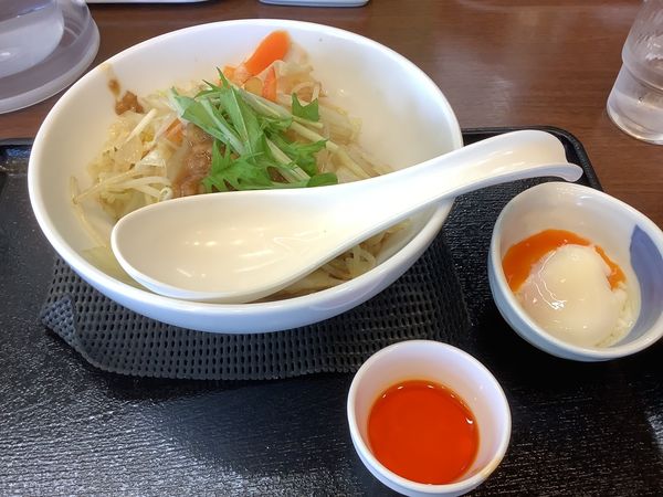 「まぜ辛めん550円＋半熟卵100円」@リンガーハット 小田原飯泉店の写真