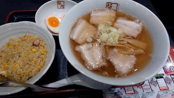 「半チャーハンセット(1030円税込)」@喜多方ラーメン坂内 本庄店の写真