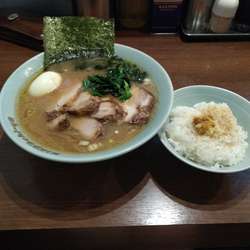 中盛りチャーシュー麺型崩れ卵ライス1180円