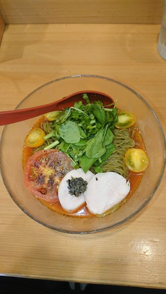 「彩りトマトの冷しモリンガ麺950」@焼きあご塩らー麺 たかはし 銀座店の写真