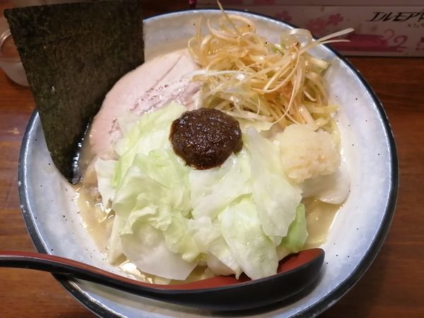 「熟成練り醤油らーめん　　大盛　800円」@『   』（無銘）の写真