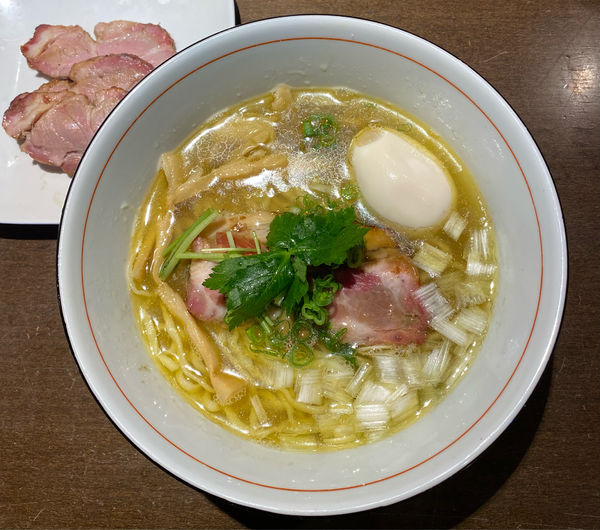 「地鶏中華そば 塩」@麺や 虎徹の写真