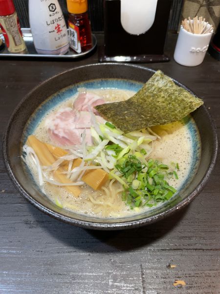 「濃厚ド煮干しらぁめん」@煮干らぁめん 佐伝の写真