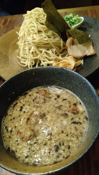 「つけ麺もつ大盛り、お粥割り」@龍の家 新宿小滝橋通り店の写真