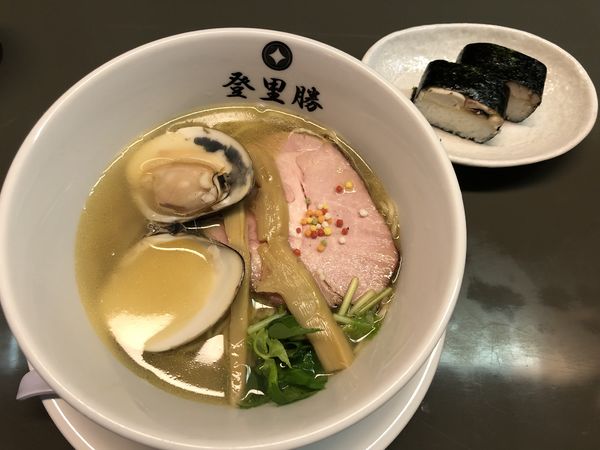 「はまぐりしおらーめん￥１３８０　焼きさば寿司￥２５０」@らぁめん登里勝の写真