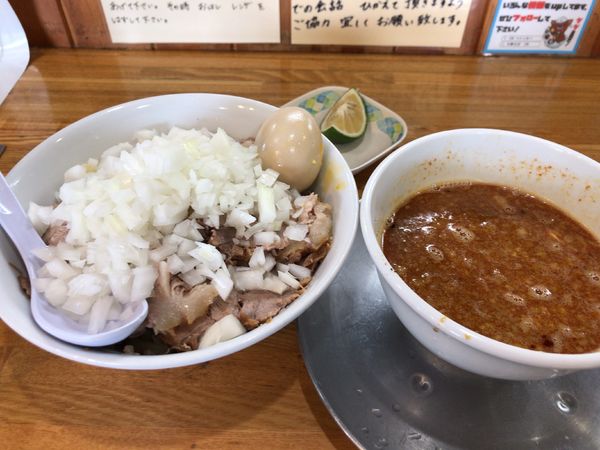 「肉つけそば　辛脂　タマネギ」@中華そば136の写真