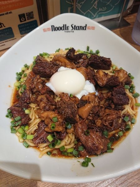 「肉増し牛煮込みまぜそば 1280円」@Noodle Stand Tokyoの写真