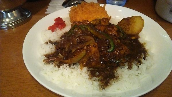 「ランチ チキンと野菜のカリー 780円＋カニクリームコロッケ」@ジンコックの写真