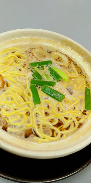 「鍋焼きラーメン(しょうゆ味)並」@鍋焼きラーメン まゆみの店の写真