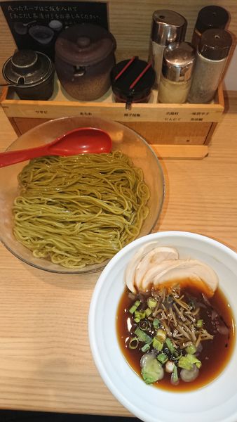 「9月限定 じゅんさいの冷たいモリンガつけ麺1000」@焼きあご塩らー麺 たかはし 恵比寿店の写真