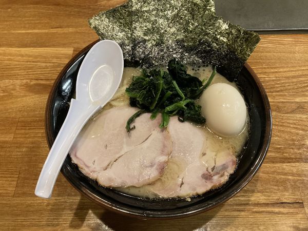 「豚骨醤油ラーメン（味玉トッピング）」@豚骨らあめん専門店 とんこつ家ZUNの写真
