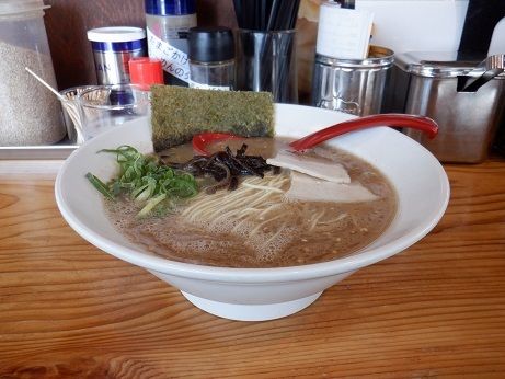 「純骨豚骨らーめん」@よかろう門 富士店の写真