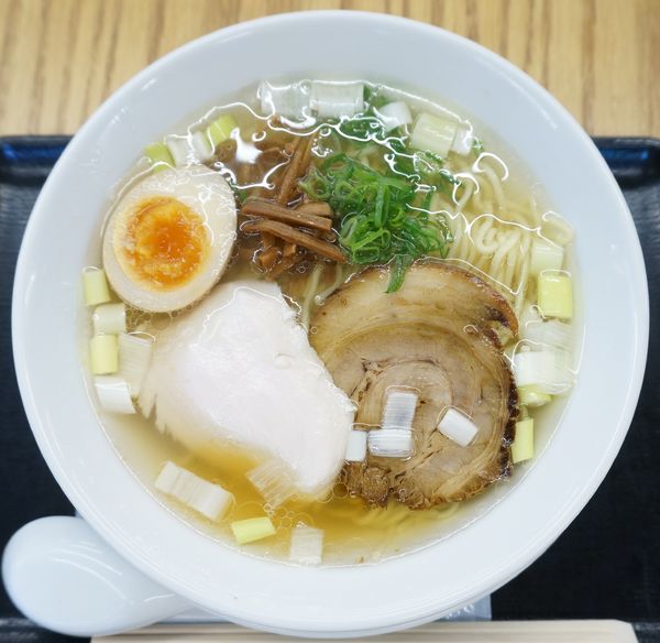 「しお中華そば」@鳥藤とりそばスタンドの写真