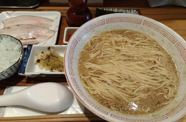 「鯖ラーメン+辛味+タマネギ」@炭火焼濃厚中華そば 海富道の写真