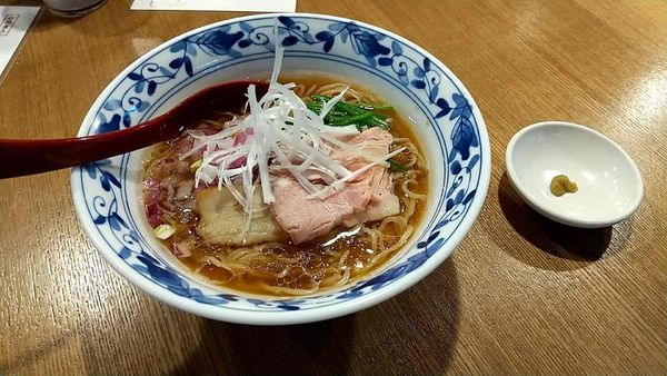 「醤油らぁ麺（８５０円）」@魚炉魚炉 総本店の写真