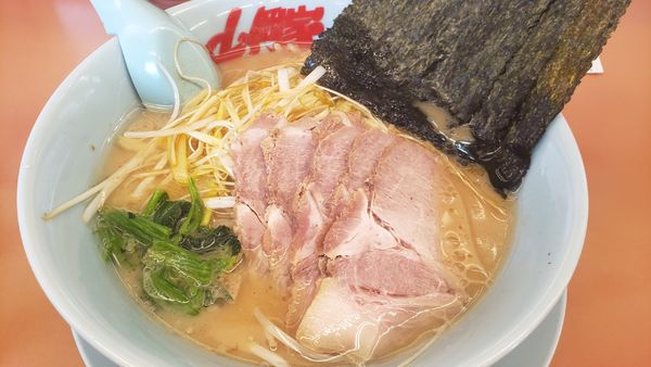 「醤油チャーシューメン」@ラーメン山岡家 野田店の写真