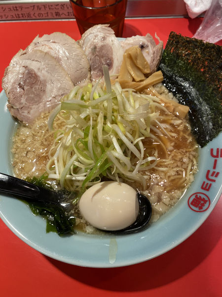 「ネギチャーシュー　普通　味玉Twitterフォロー特典」@ラーショ マルミャーの写真