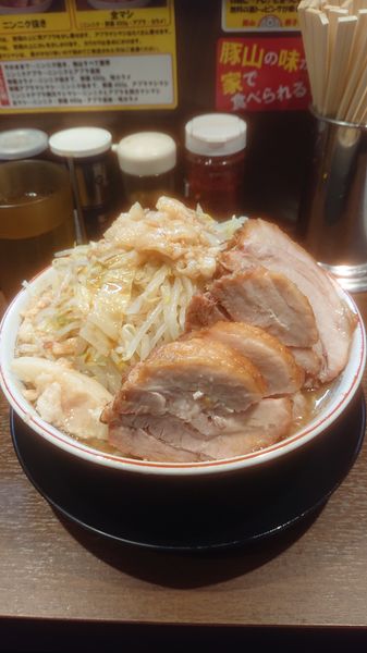 「大豚  全マシ」@豚山 大森店の写真