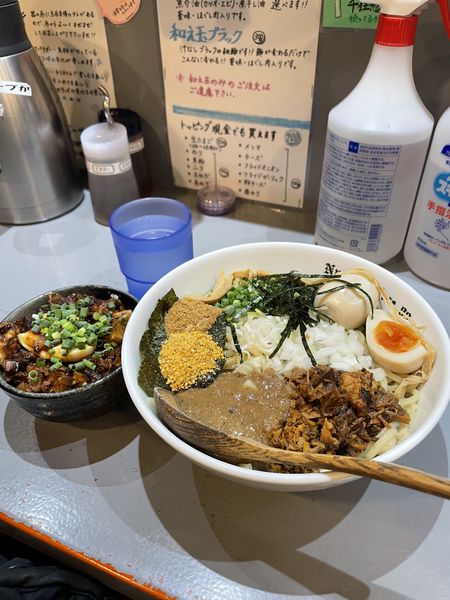 「まぜそば（大盛り、煮卵）&チャーシュー丼」@麺Dining Number Nine 09の写真