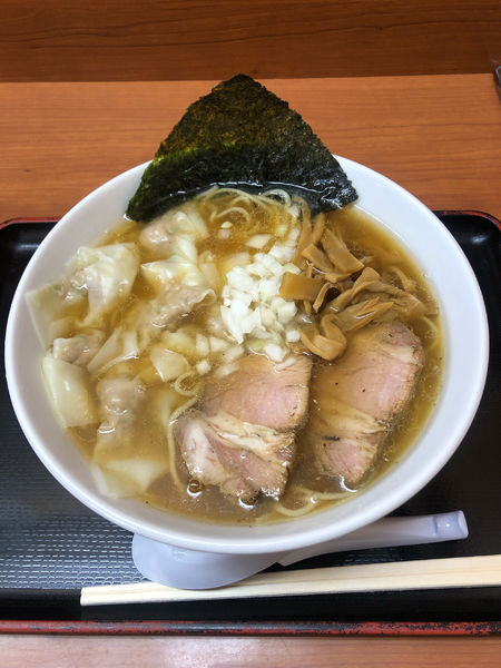 「ワンタン麺」@肉煮干中華そば 鈴木ラーメン店の写真