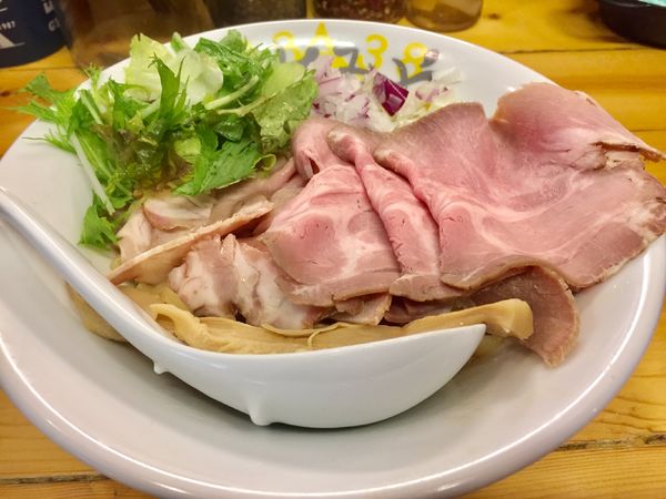 「油まぜそば(煮干)＋チャーシュー【930円】」@味噌ぶり noodle みやみやの写真