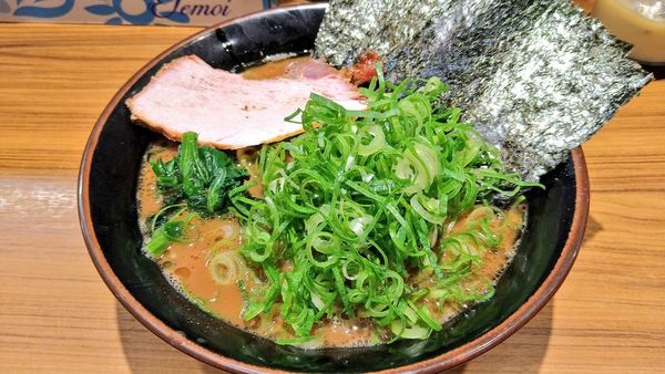 「のり青ねぎラーメン(麺硬め・味濃いめ)」@横浜家系らーめん 輝道家の写真