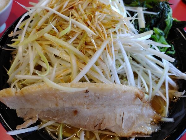 「ねぎらーめん」@横浜ラーメン とんこつ家 鹿島店の写真