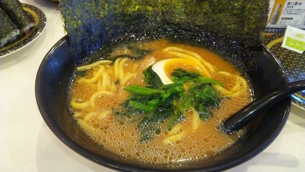 「横浜家系ラーメン にんにくのせ 418円」@はま寿司 春日部中央店の写真