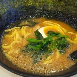 横浜家系ラーメン にんにくのせ 418円