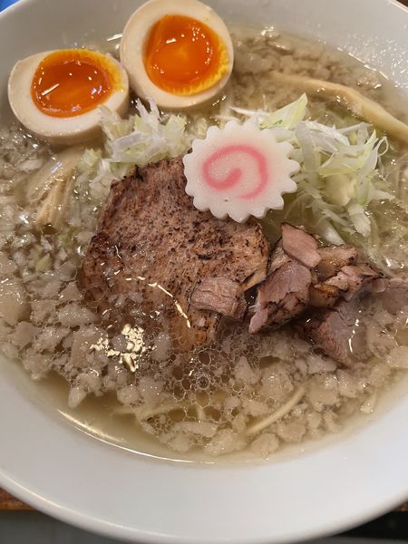 「淡麗鶏塩らーめん味玉トッピング　こってり」@麺や ながれものの写真