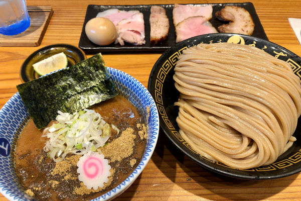 「特製つけめん(中)1,560円+へべす50円」@中華蕎麦うゑずの写真