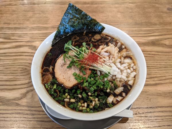 「タニヤブラック黒醤油　920円」@手打ちラーメン 谷家の写真
