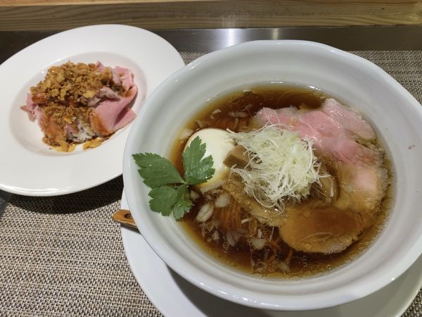 「醤油そば＋味玉（肉丼セット）」@成城青果の写真