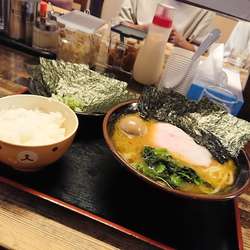 限定 家系 800円、海苔トッピング100円