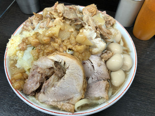 「ラーメン 麺増し くずし豚 うずら」@ラーメン二郎 川越店の写真