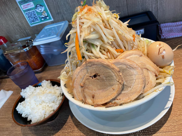 「豚野郎 男前盛り +追加トッピング(麺1.5倍 野菜1.5倍 味」@野郎ラーメン 秋葉原店の写真