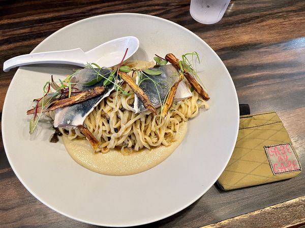 「鯖の燻製と秋茄子のピューレ」@稲荷屋の写真