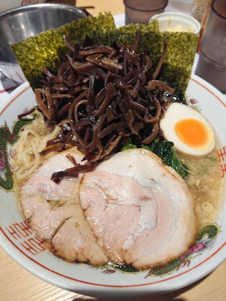 「【限定】とんこつ醤油ラーメン ＋ キクラゲ」@二代目 博多だるまの写真