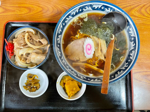 「ラーメン＋ミニスタミナ焼き丼セット950円」@ラーメン食堂 英福の写真