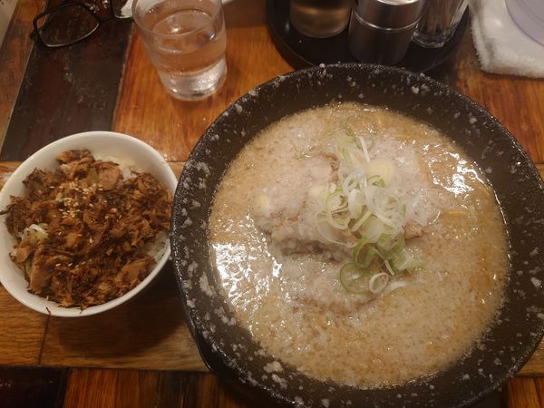 「特製ラーメン大　チャーシュー飯」@らーめん 平太周 味庵の写真