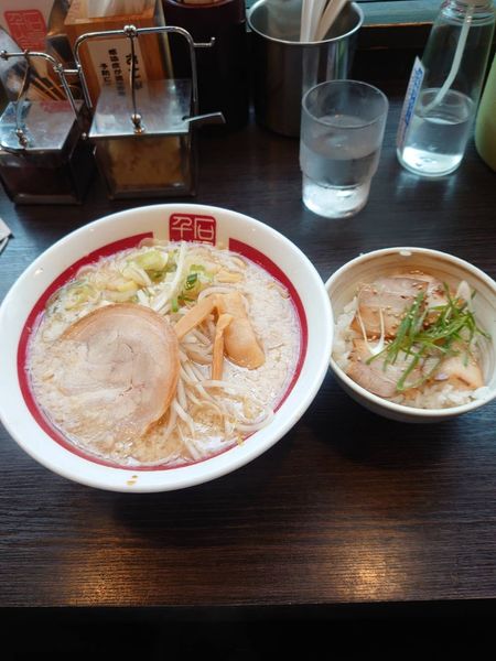 「ラーメン　チャーシュー丼」@千石自慢ラーメン 本店の写真