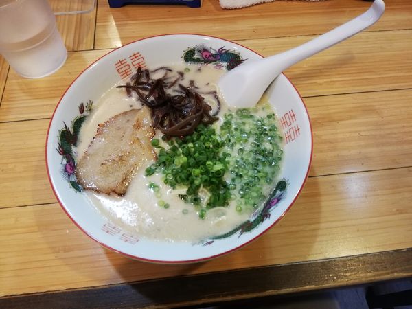 「博多豚骨ラーメン600円+替玉100円」@コハクノトキの写真