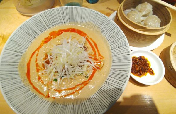 「濃厚海老担々麺＋玉葱シューマイ＋海老辣油」@麺処一龍 新富町店の写真