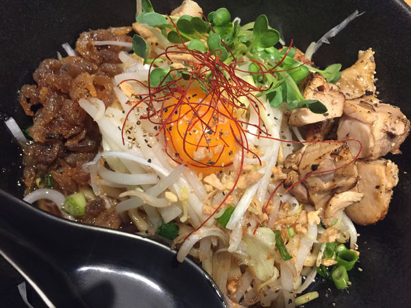 「まぜそば 海老油」@まぜそば専門店 かぐら 立川店の写真