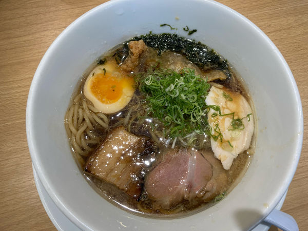 「鯛香る醤油らーめん¥820」@うまい麺には福来たる 西中島店の写真
