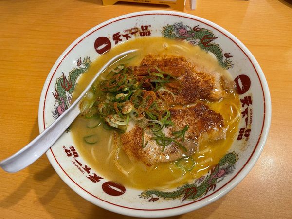 「屋台味ラーメン　赤ん粉TP1辛」@天下一品 歌舞伎町店の写真